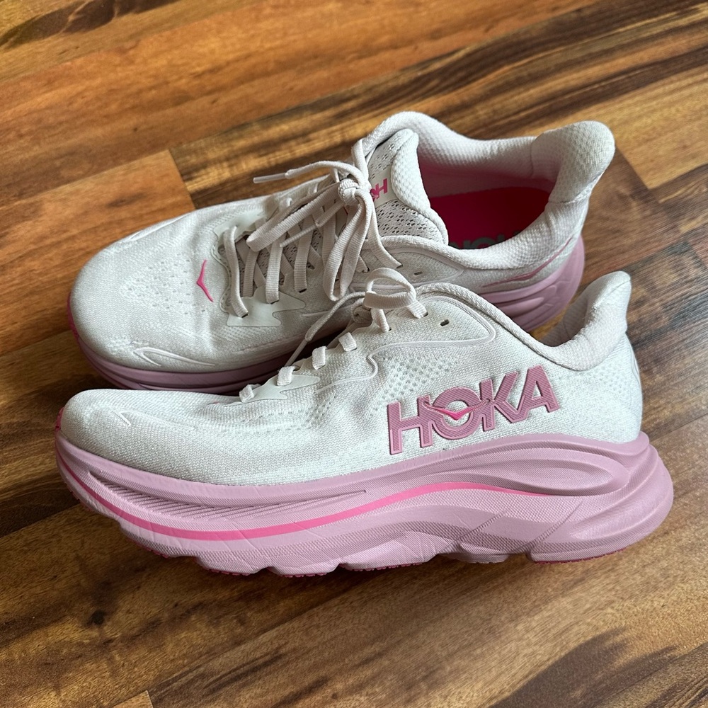 Women’s Hoka Clifton 10 in Rose Cream / Dried Rose
